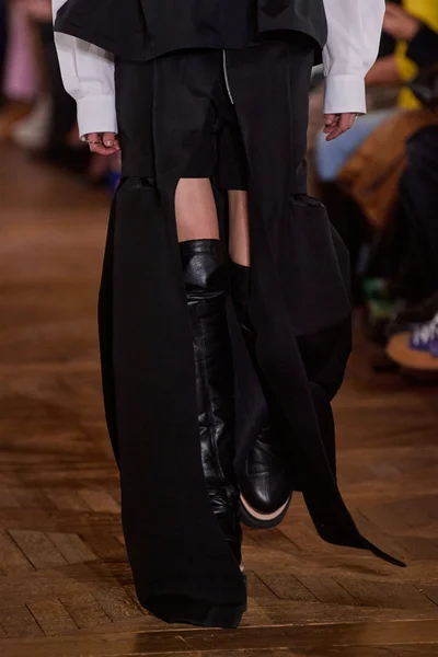 Look 13